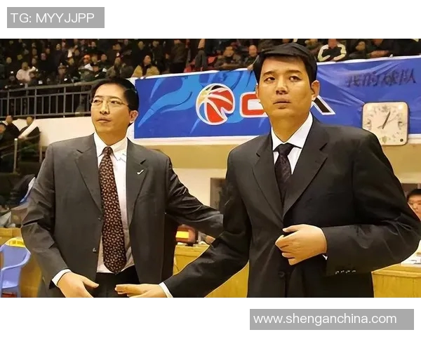 巩晓彬与姚明的篮球传奇：从青涩少年到辉煌巨星的成长之路