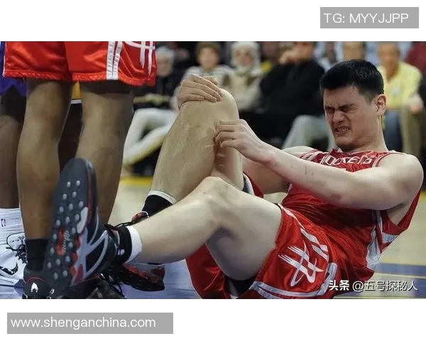 姚明的脚尺码揭秘他的大脚与篮球生涯的关系分析
