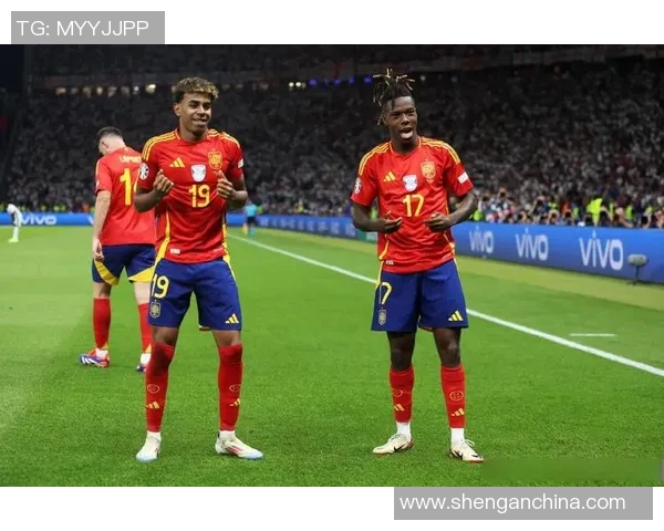 年轻足球明星球员崭露头角引领未来足球潮流的崭新篇章