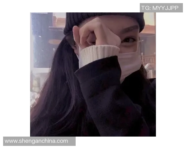 足球明星口罩头像女图片展示时尚与事件魅力的完美结合