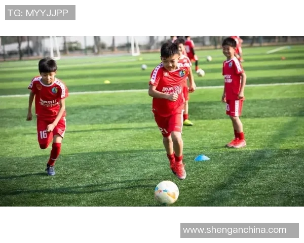 足球明星成长之路：探访他们温暖的家与童年记忆