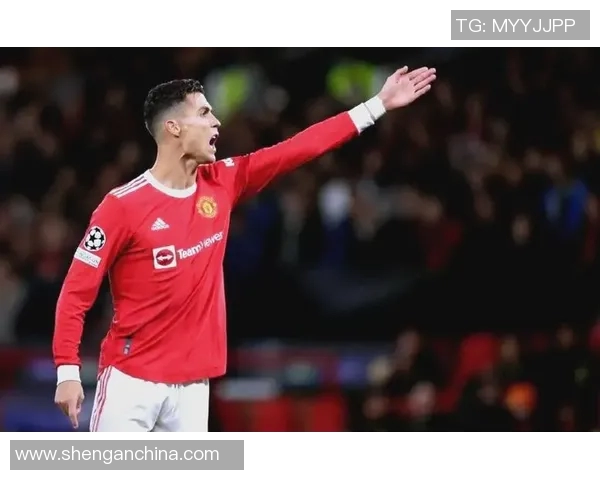 足球明星昔日与热门对比展现岁月流逝的魅力与变化