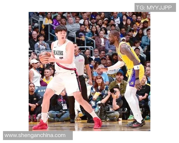 瘦高篮球明星的成长之路与赛场上的辉煌成就探秘